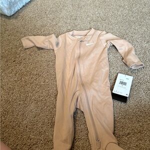 Nike Kids One Piece in Tan
